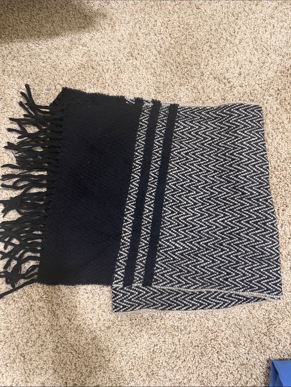 Marshall Field’s Store For Men 100% Lambswool Scarf – Black & White Herringbone